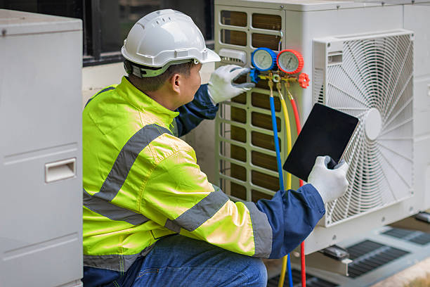 Professional Hvac technician working in Canyon Lake, CA